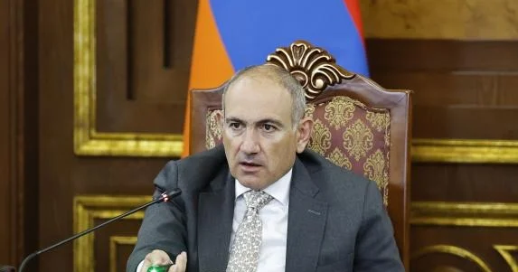 Paşinyan tarixə işıq tutdu : Oxudum, orda yazılıb ki...