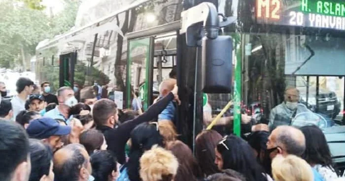 Bakıda avtobuslardan narazılıq artır: Qiymət artdı, bəzi xidmət niyə azalıb?