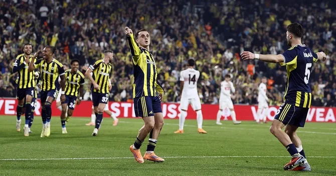 Roma öz meydanında uduzub, Fənərbağça qalib gəlib