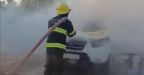 Yolun ortasında yanan maşın belə söndürüldü VİDEO