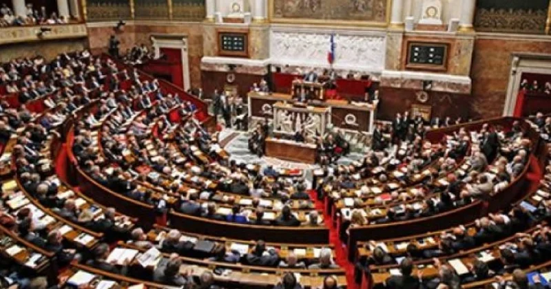 Fransa Milli Assambleyasında büdcə marafonu etimadsızlıq təhdidi altında başlayır