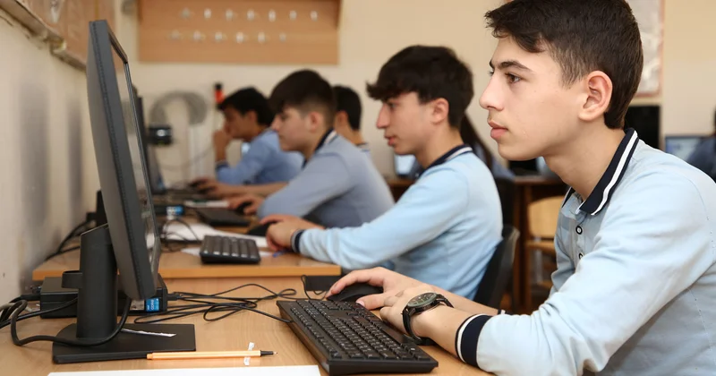 Texnologiyadan həddindən artıq istifadə diqqəti zəiflədir AYDINLIQ GƏTİRİLDİ