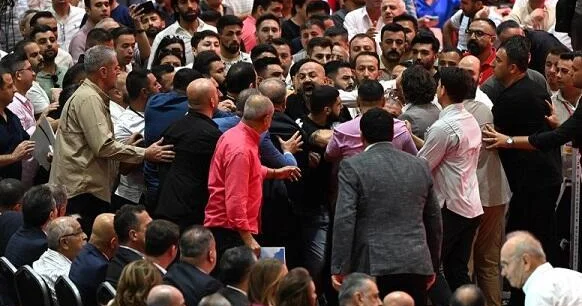 Türkiyədə vəkillərin iclasında əlbəyaxa dava Video