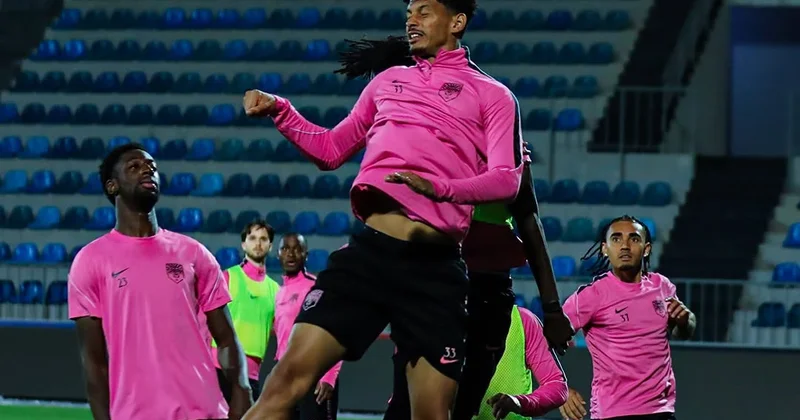 “Sabah” “Qarabağ”la oyundan əvvəl son məşqini keçirib FOTO