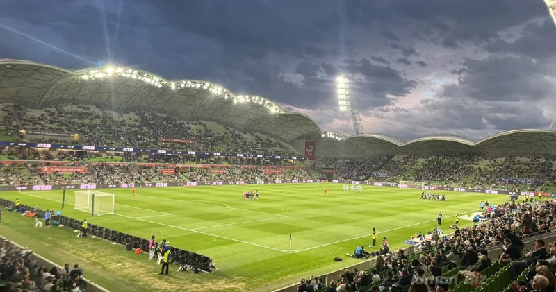 Yağış altında Melburn derbisi AVSTRALİYADAN FOTO
