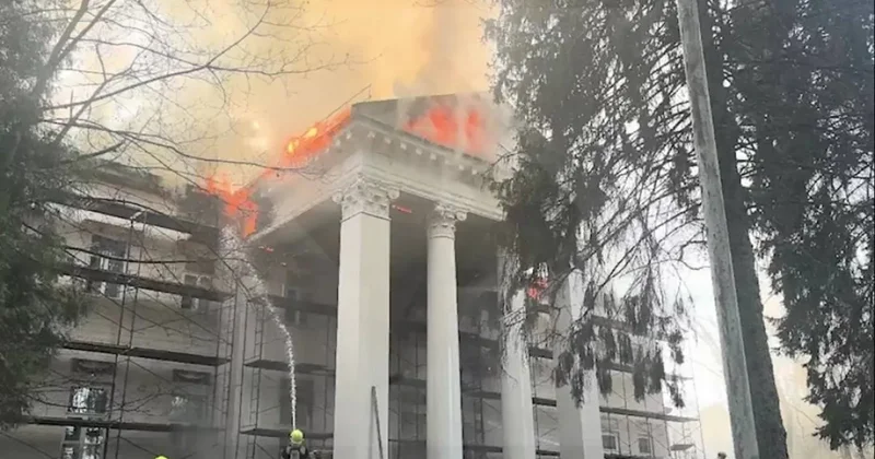 В Москве горит историческая усадьба