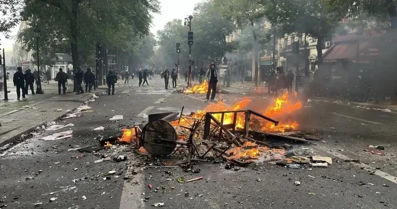 Fransada etirazlar səngiyir, iştirakçıların sayı təxminən iki dəfə azalıb