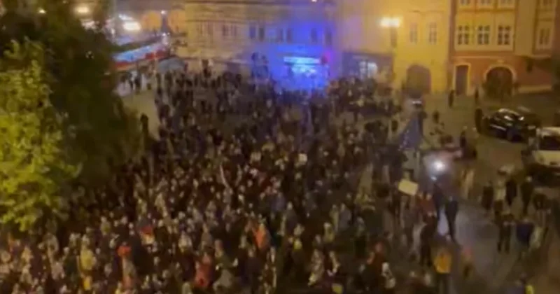 Чехи штурмуют парламент видео