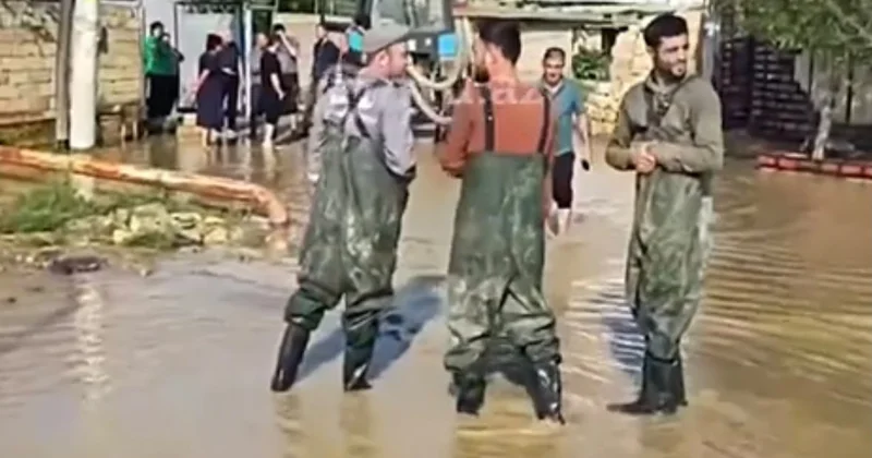 Sumqayıtda yaşayış yerlərini su basıb Video