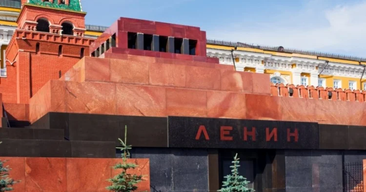 “Dron ovçuları” Lenin Mavzoleyində: avromatlılar binanın damına yerləşdirilib