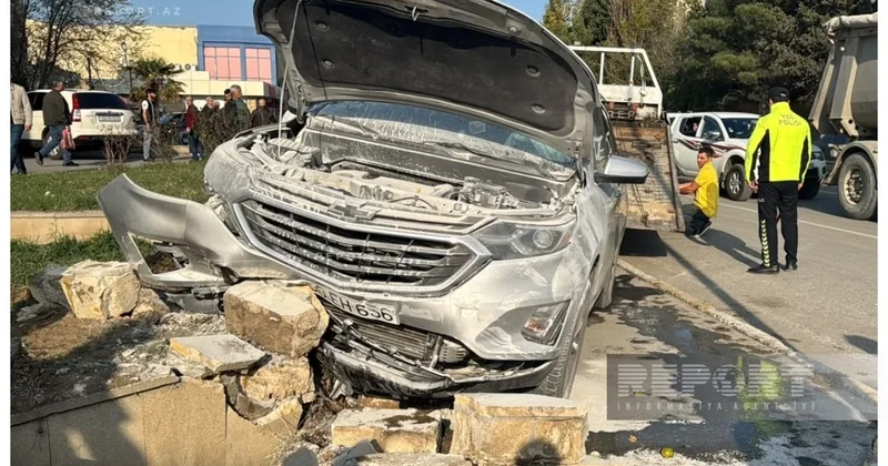В Сумгайыте автомобиль сбил пешеходов и загорелся, пострадали три человека
