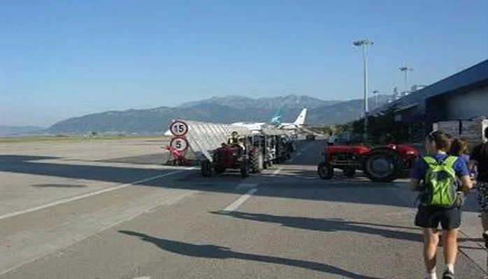 Ermənistan Qarakilsə aeroportunda hərbi baza tikdi VİDEO