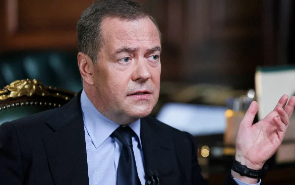 Medvedev: Tramp Ukrayna münaqişəsinə son qoya bilər