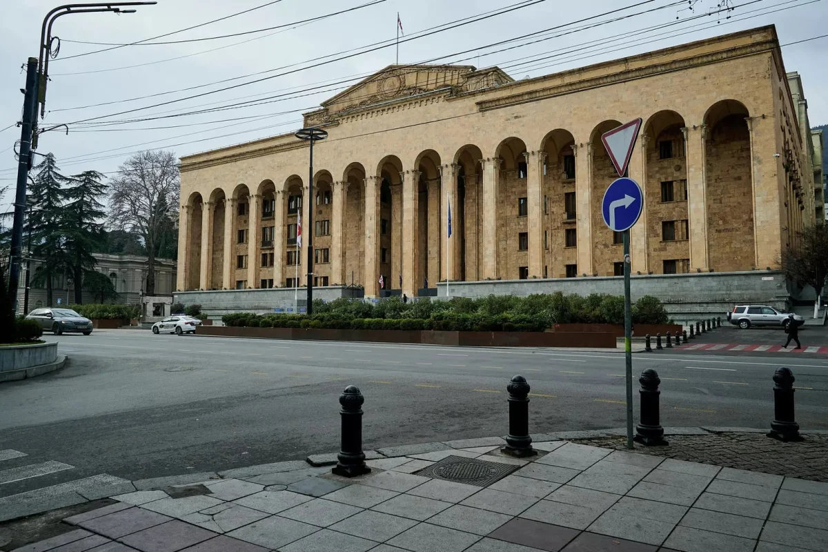 Накануне первого заседания: желтый уровень безопасности ввели в парламенте Грузии Haqqin