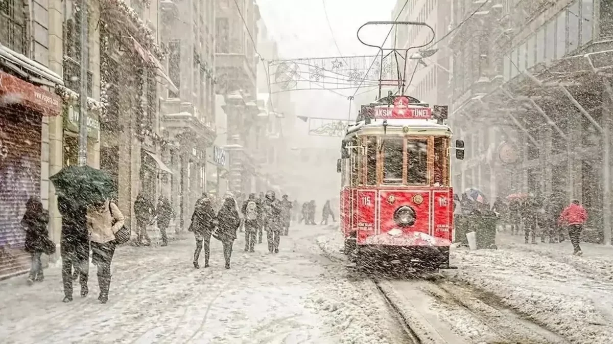 İstanbul ağ örpəyə büründü FOTOLAR