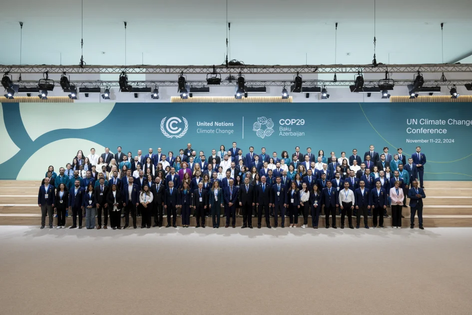 BMT Baş katibi COP29 könüllüləri ilə xatirə fotosu çəkdirdi Yeni Çağ Media