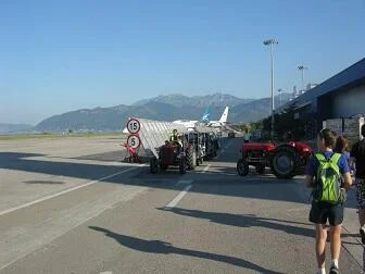 Ermənistan Qarakilsə aeroportunda hərbi baza tikdi Video