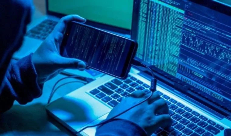 Mobil telefonunuzun izlənildiyini necə bilmək olar?