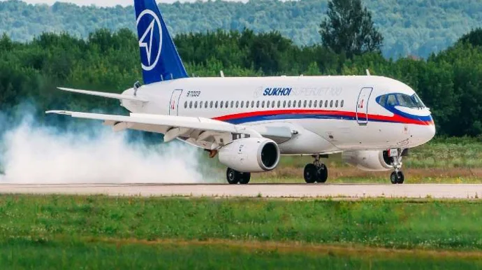 Hava limanında Rusiyanın SSJ100 təyyarəsi yanıb