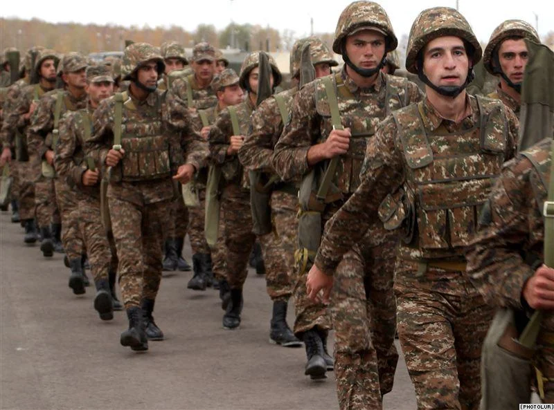 İrəvan Bakının tələbini yerinə yetirir: Ermənistanda əsgərlik müddəti buna görə azaldılır?