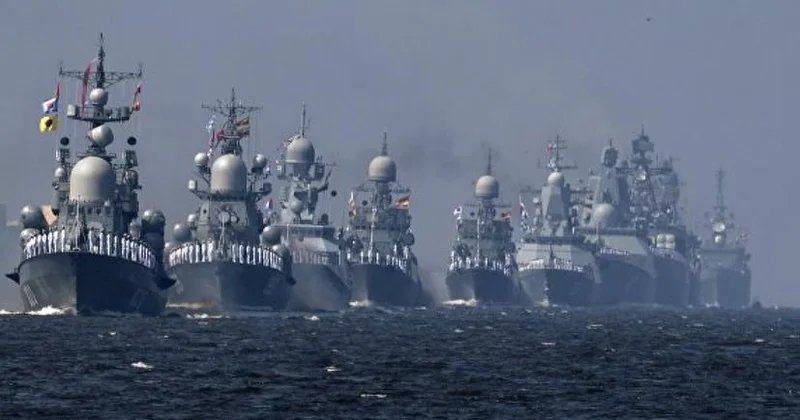 Rusiyaya məxsus hərbi gəmi və tanker saxlanıldı