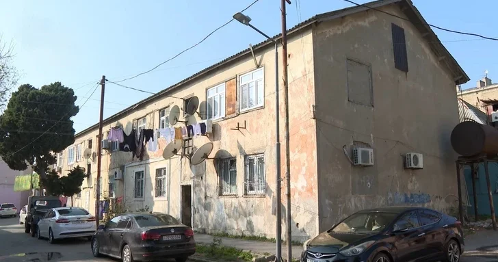 Живущие на пороховой бочке: аварийное здание в бакинском поселке угрожает жизни людей