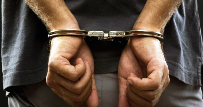 Polis ev və mağazalardan oğurluq edən şəxsi saxlayıb