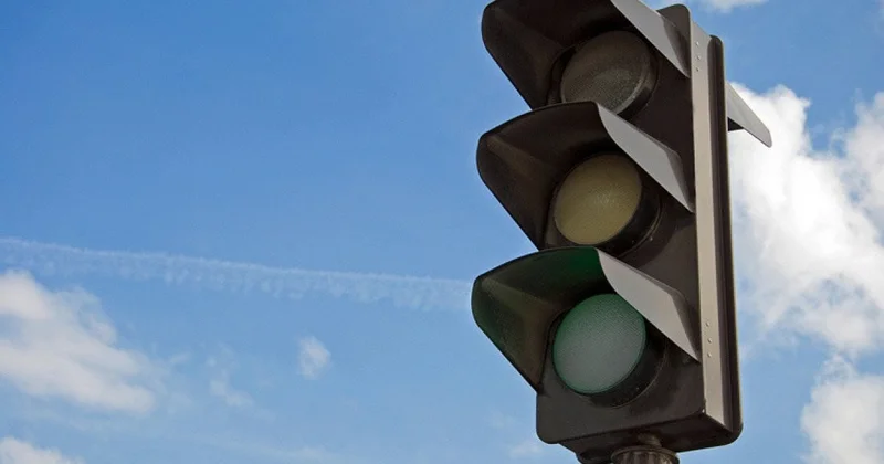 Mətbuat prospekti ilə Məhəmməd Hüseyn Şəhriyar küçəsinin kəsişməsində yeni svetoforlar quraşdırılıb