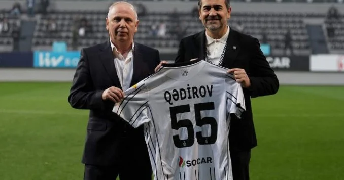 “Neftçi” veteran futbolçusunu təbrik edib