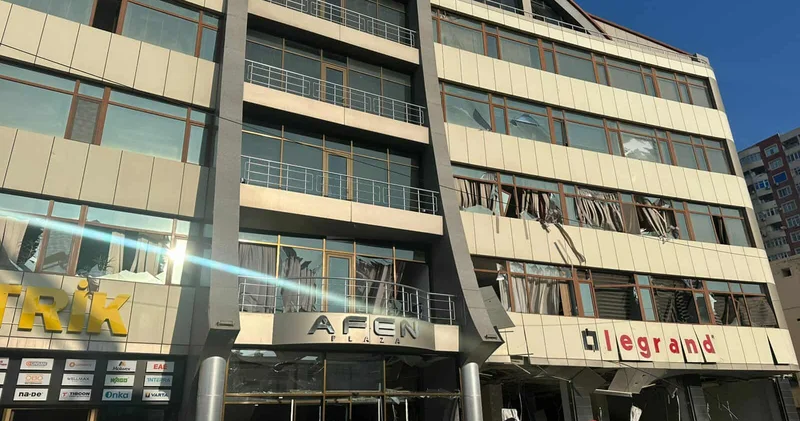 AFEN Plaza partlayış: 7 nəfər xilas edilib, təhlükəsizlik tədbirləri görülüb (YENİLƏNİB)
