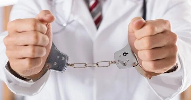 Klinika direktoru saxlanılıb