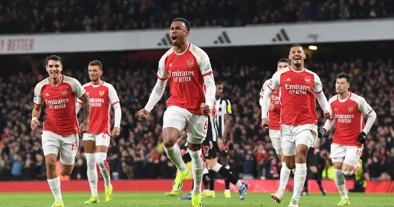 Arsenal darmadağınla qələbə qazandı