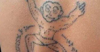 В Таиланде семья подростка подала в суд на тату мастера