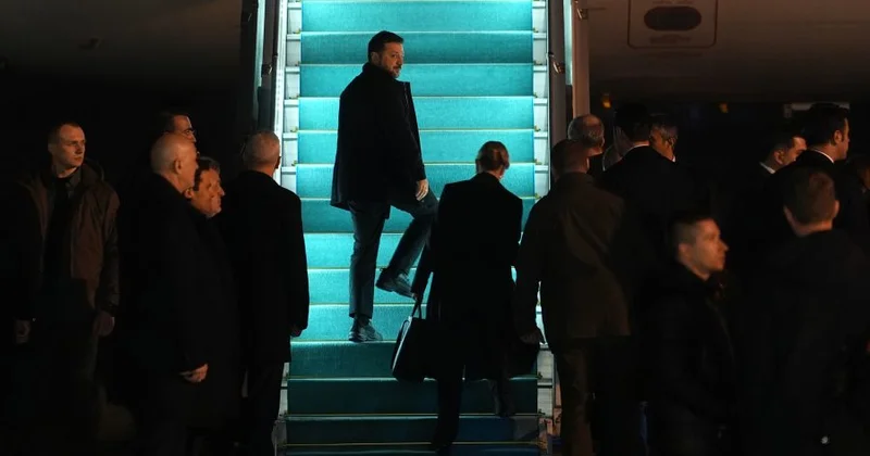 Zelenski haqda sürpriz iddia: Onlarla birlikdə ölkədən qaça bilər