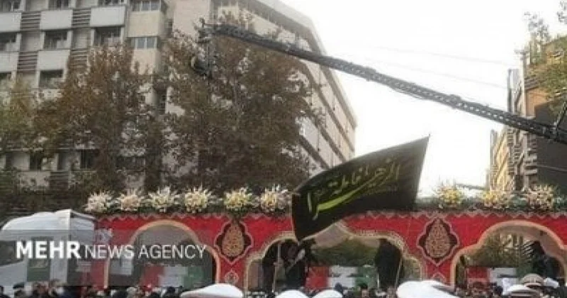 İranda İraqla müharibədə həlak olan 300 naməlum əsgərlə vida mərasimi keçirilib