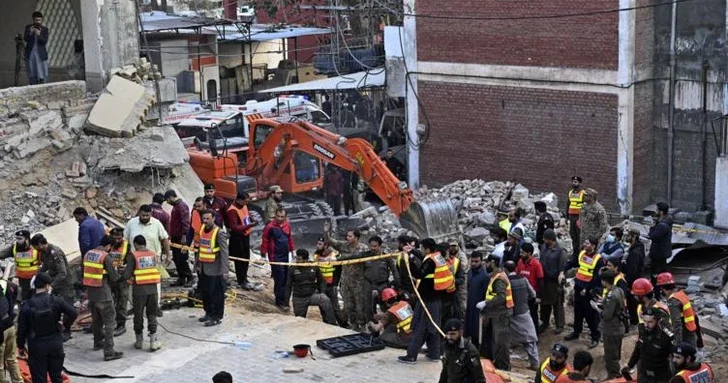 Боевики атаковали полицейскую штаб квартиру в Пакистане