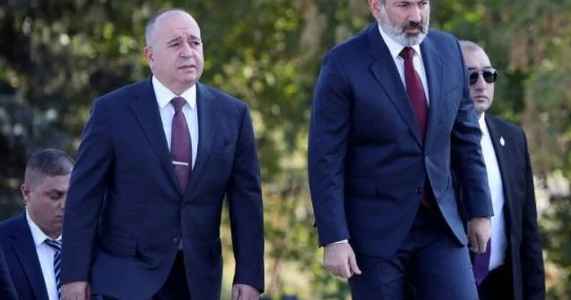 Артак Карапетян придумал шпионский триллер про Пашиняна