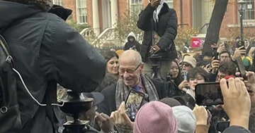 Minlərlə sakin təqaüdçünün xahişi ilə kütləvi siqaret fasiləsi keçirib...