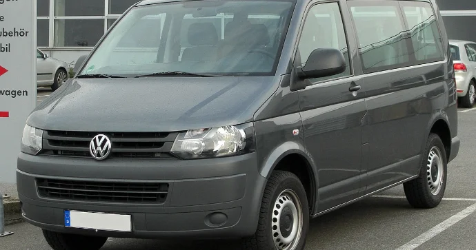 Beynəlxalq Bank iki avtomobilini satışa çıxarır