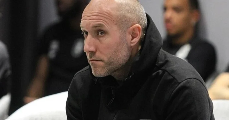 Samir Abasov paltardəyişmə otağında kollektivləVİDALAŞDI