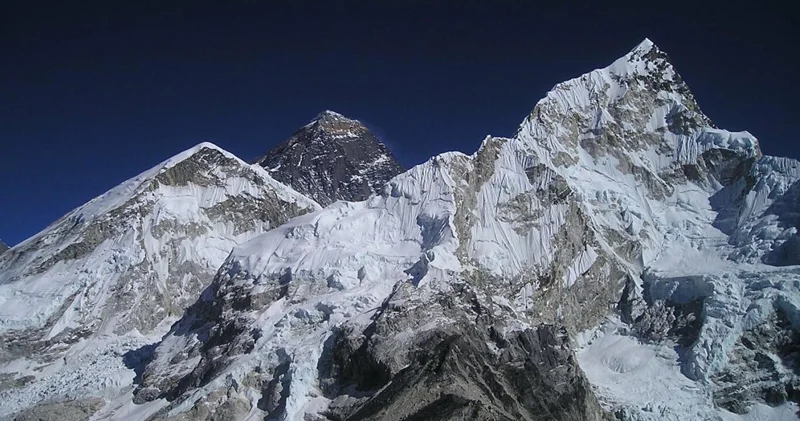 Everest artıq ən hündür deyil: Alimlər ondan 100 dəfə yüksək nəhəng strukturlar tapdı