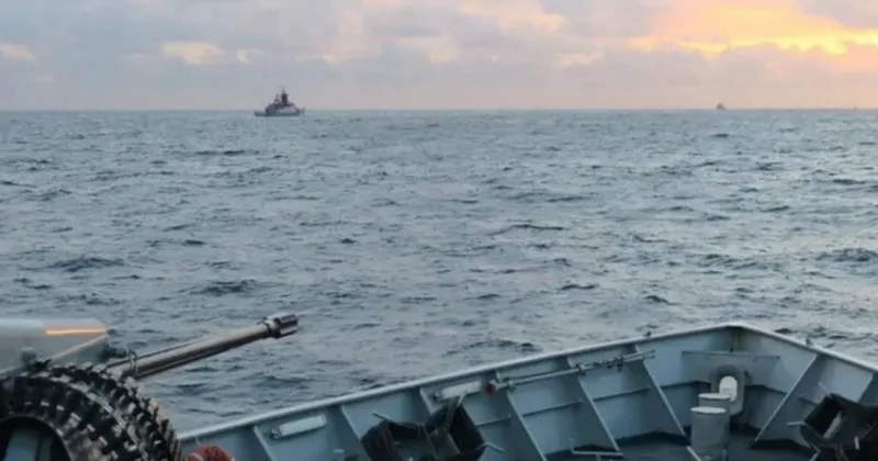 Britaniya Donanması La Manş boğazında iki Rusiya hərbi gəmisini nəzarətə götürüb