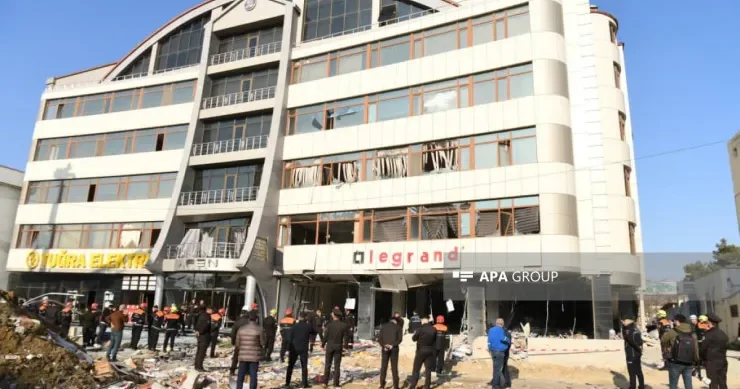 “O işçilər daha əvvəl elektrik xəttini qırmışdılar” Partlayış başverən binadan REPORTAJ