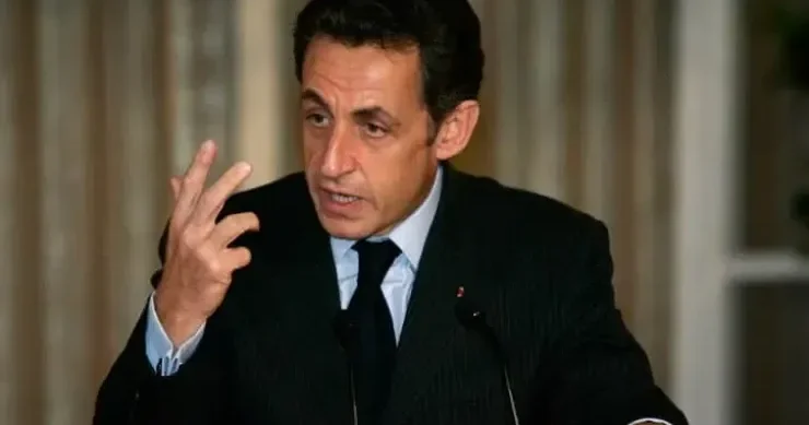 O, yumurtanı necə qaynatmağı bilmir Sarkozi həbsxana günlərindən yazdı