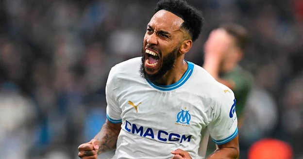 Yubiley qolunu vurdu