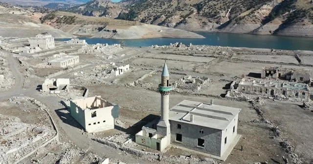 Sular çəkildi, qədim kənd üzə çıxdı VİDEO