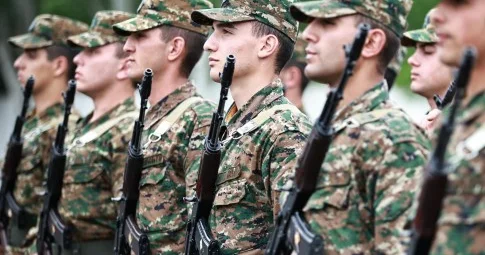 Ermənistan ordusu müqaviləli hərbçilərə üstünlük verəcək