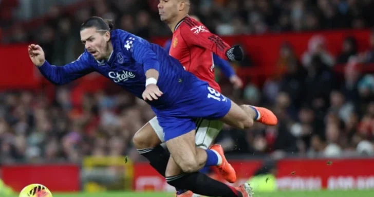 АПЛ: Манчестер Юнайтед уступил игравшему в меньшинстве Эвертону