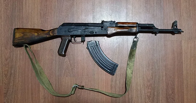 Polis 8 avtomat aşkar etdi