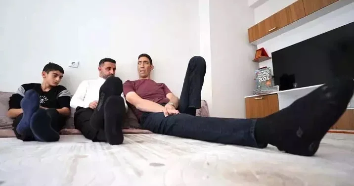 Dünyanın ən uzun adamı Londona gedir! Həyatı sənədli film olacaq